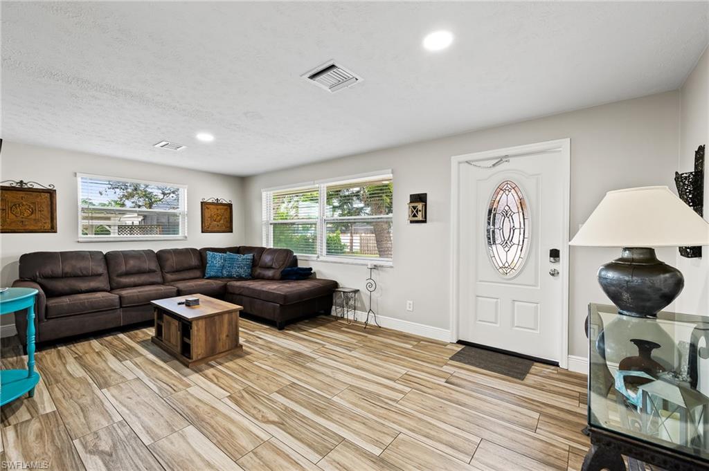 NAPLES PARK - Residential