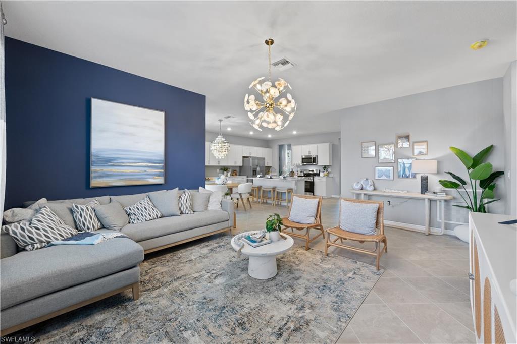 HAMPTON LAKES - Residential