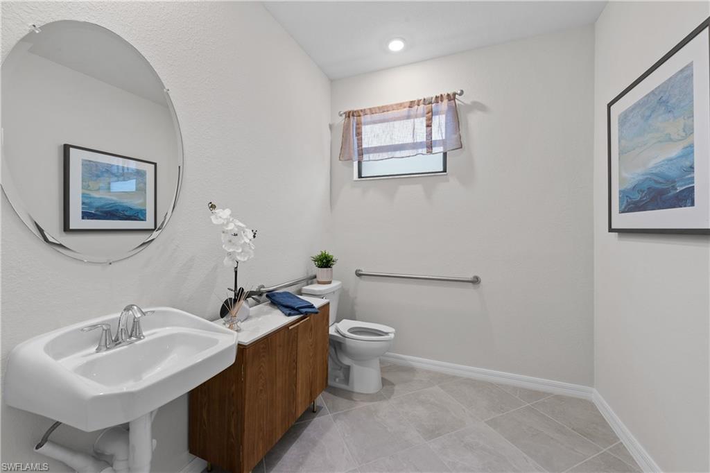 HAMPTON LAKES - Residential