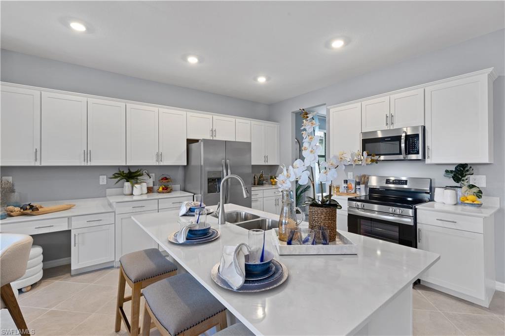 HAMPTON LAKES - Residential