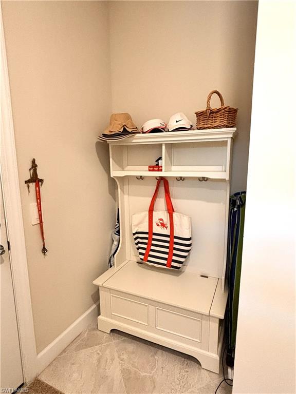 COUNTRY CLUB - Residential