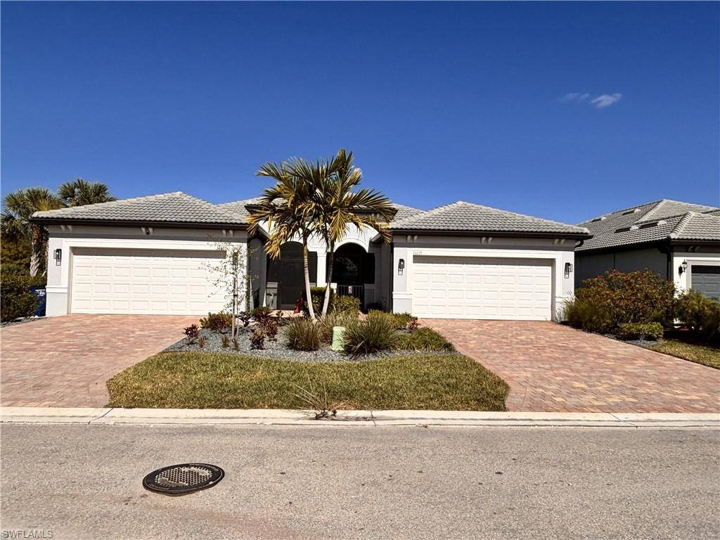 COUNTRY CLUB - Residential