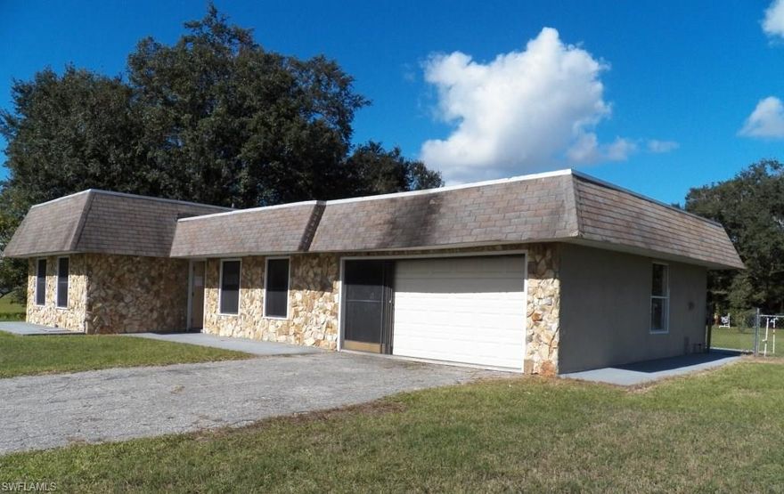Spacious 4 bed 2 bath with room to roam! Huge yard offers lots of space for a pool. Located within the Spring Lakes Improvement District, close to all the
conveniences Sebring has to offer. An exciting opportunity to buy a home in beautiful Southwest Florida at a great price. Many homes offer special FHA
financing with as little as $100 down. Check with your Mortgage professional for more information and eligibility