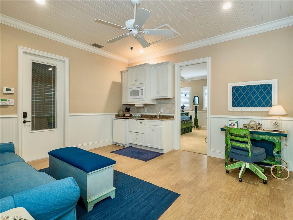 EDGEWATER - Residential