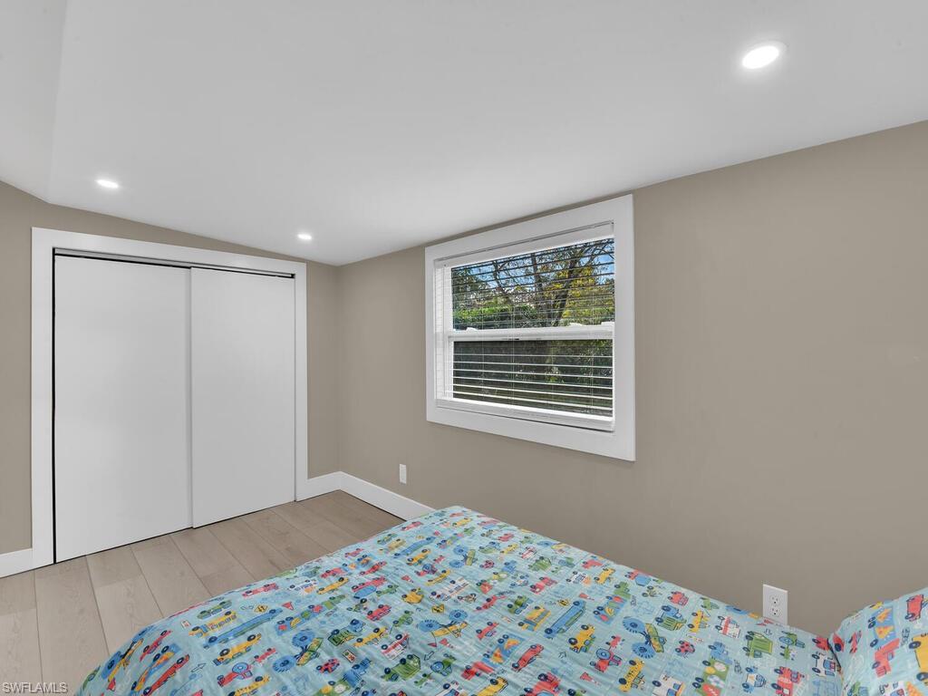 NAPLES 701 - Residential