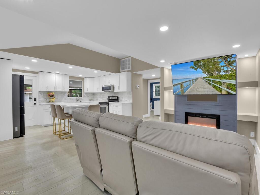 NAPLES 701 - Residential