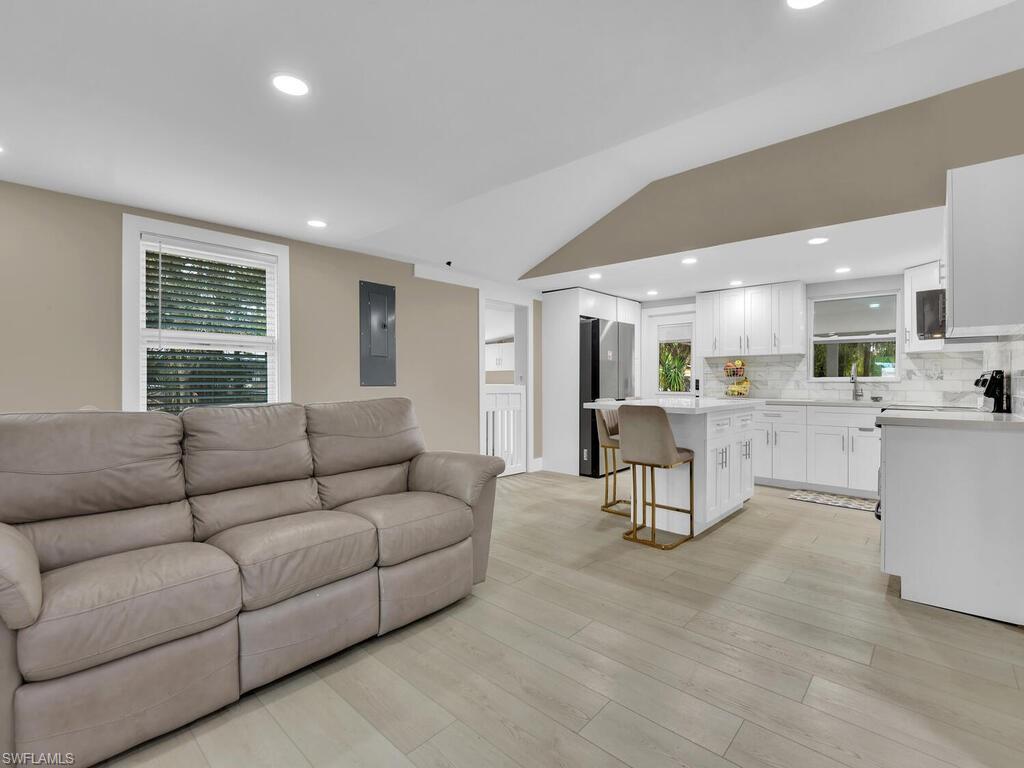 NAPLES 701 - Residential