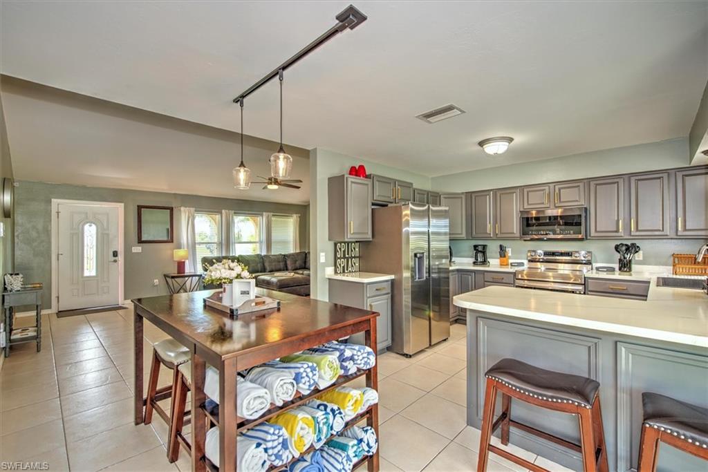 CAPE CORAL - Residential