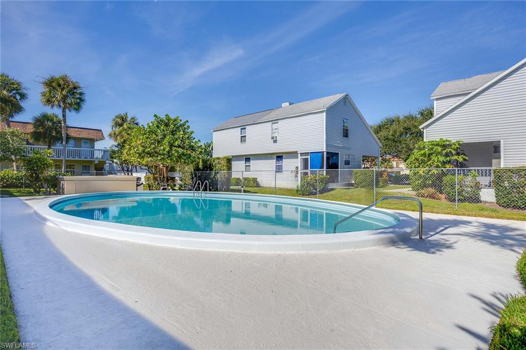 MARCO MANOR CLUB - Residential