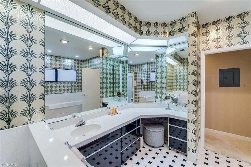 NAPLES PARK - Residential