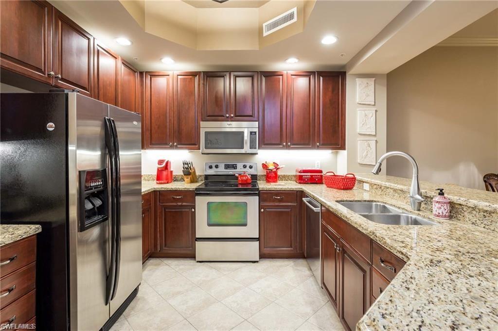 THE RESIDENCES AT LA PIAZZA - Residential