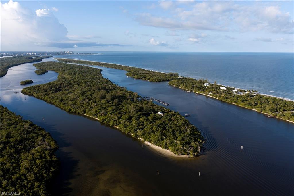 KEEWAYDIN ISLAND - Land