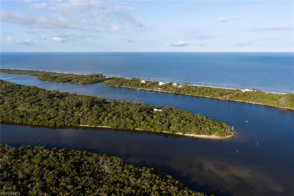 KEEWAYDIN ISLAND - Land