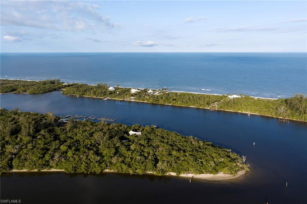 KEEWAYDIN ISLAND - Land