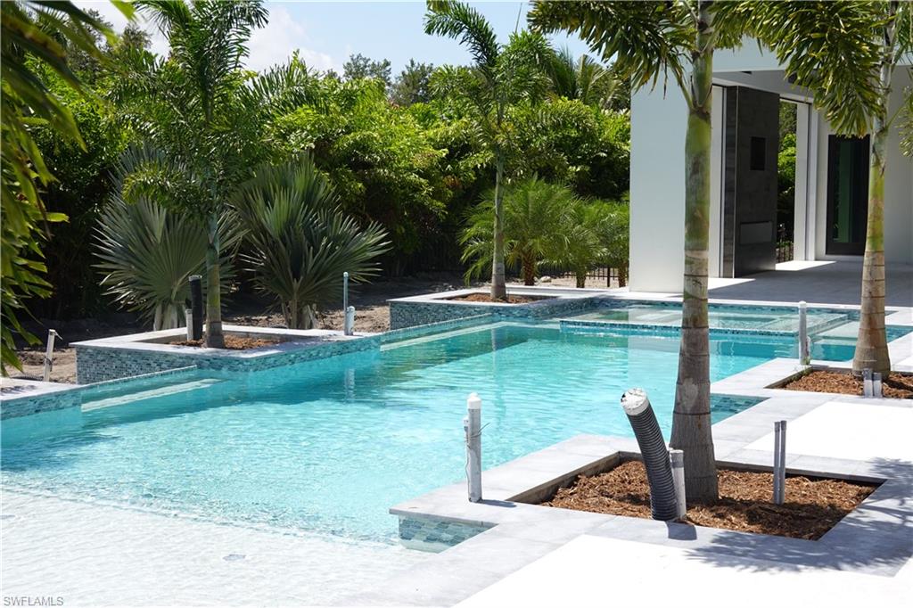 PINE RIDGE - Residential