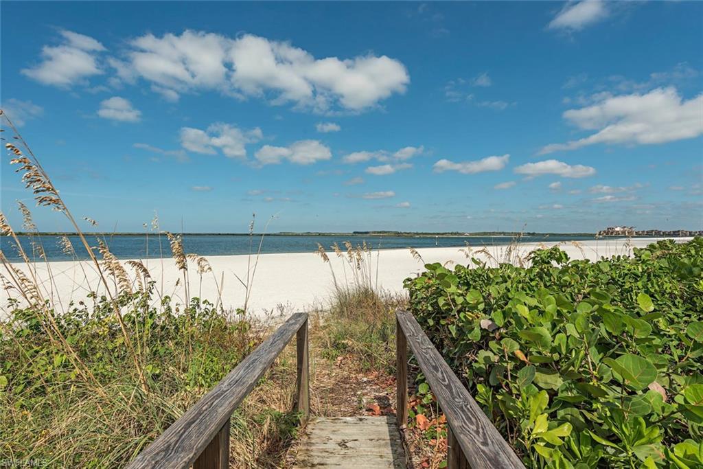 HIDEAWAY BEACH - Residential