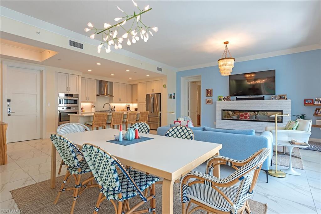 NAPLES SQUARE - Residential