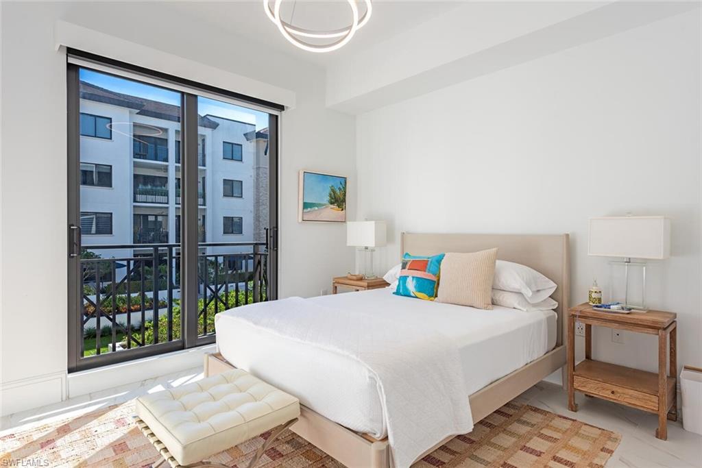 NAPLES SQUARE - Residential