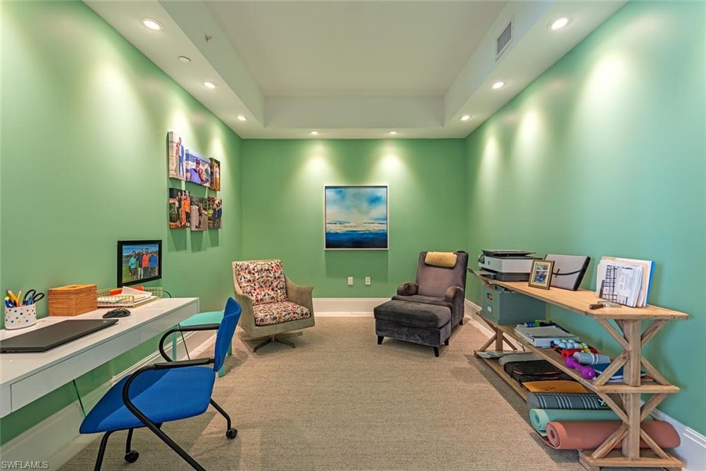 NAPLES SQUARE - Residential