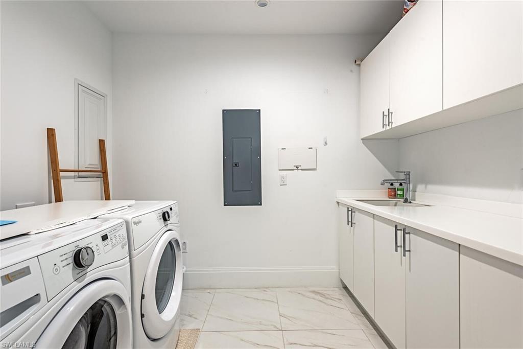 NAPLES SQUARE - Residential