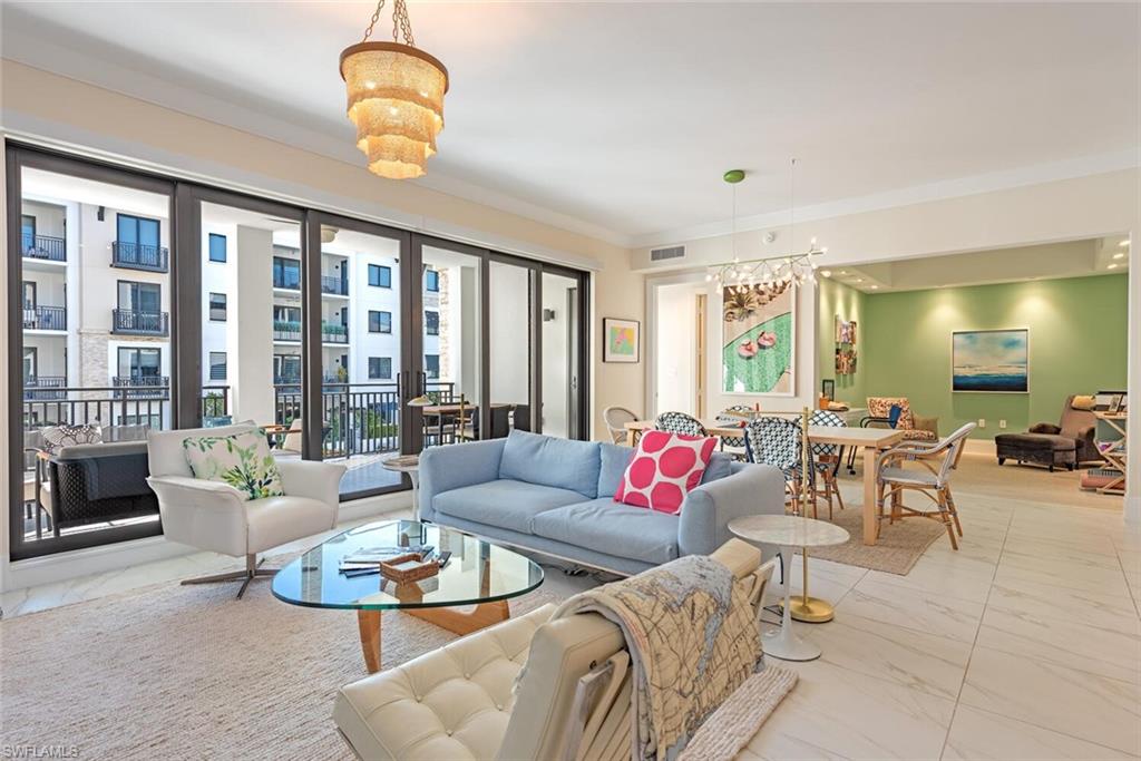 NAPLES SQUARE - Residential