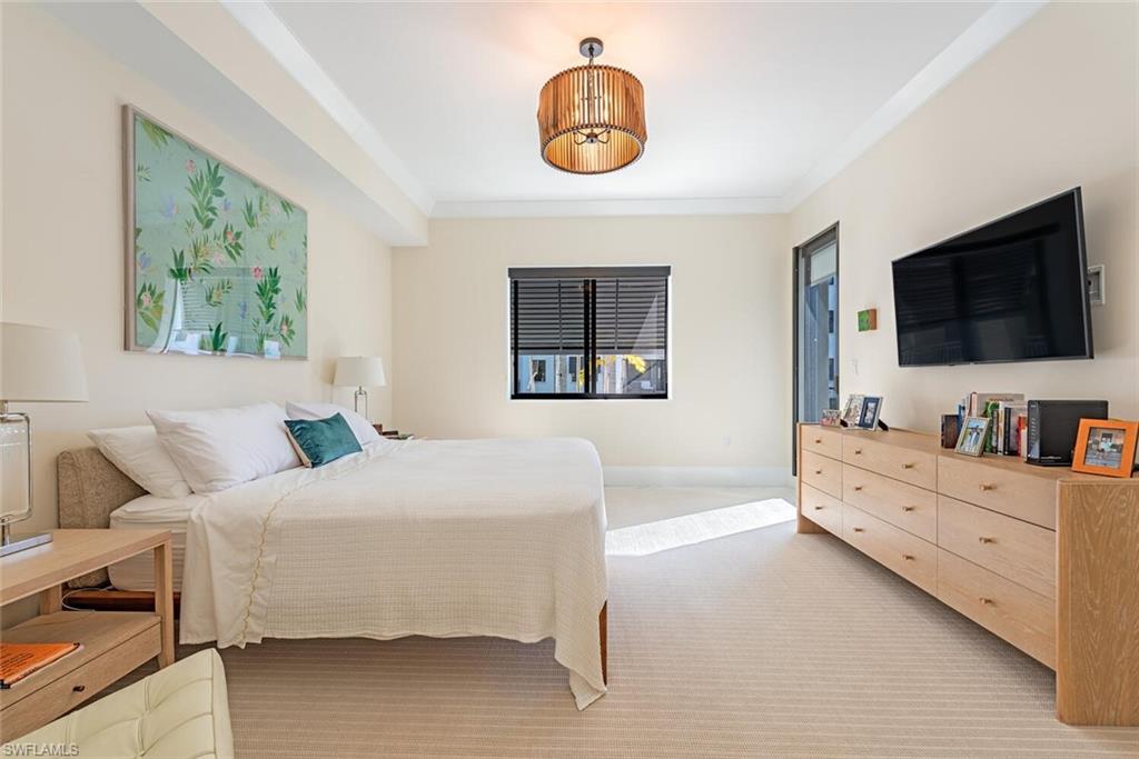 NAPLES SQUARE - Residential