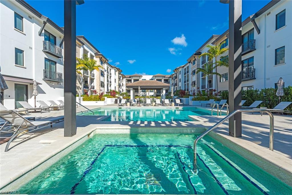 NAPLES SQUARE - Residential