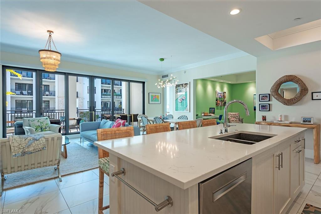 NAPLES SQUARE - Residential