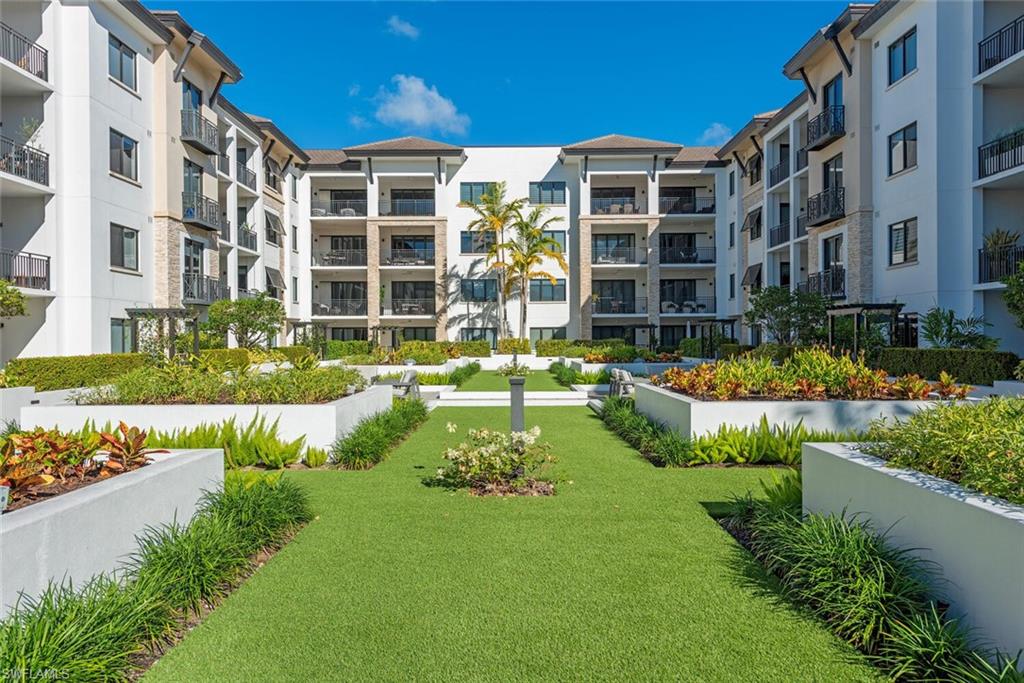 NAPLES SQUARE - Residential