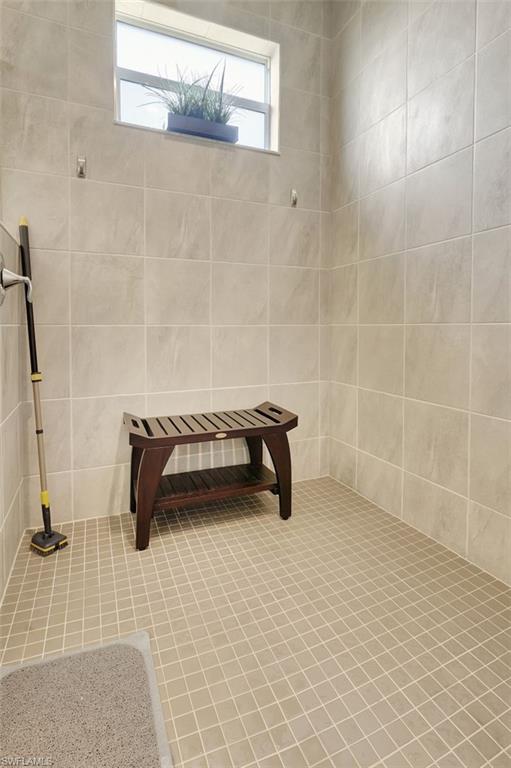 COUNTRY CLUB - Residential