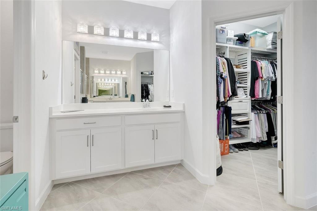 COUNTRY CLUB - Residential