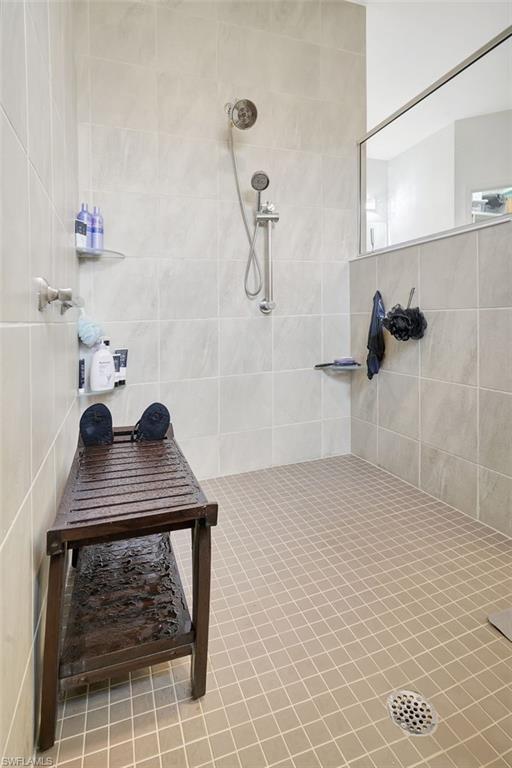 COUNTRY CLUB - Residential