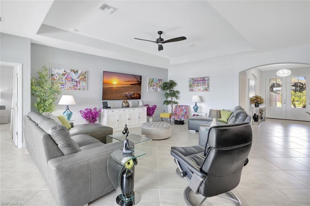 COUNTRY CLUB - Residential