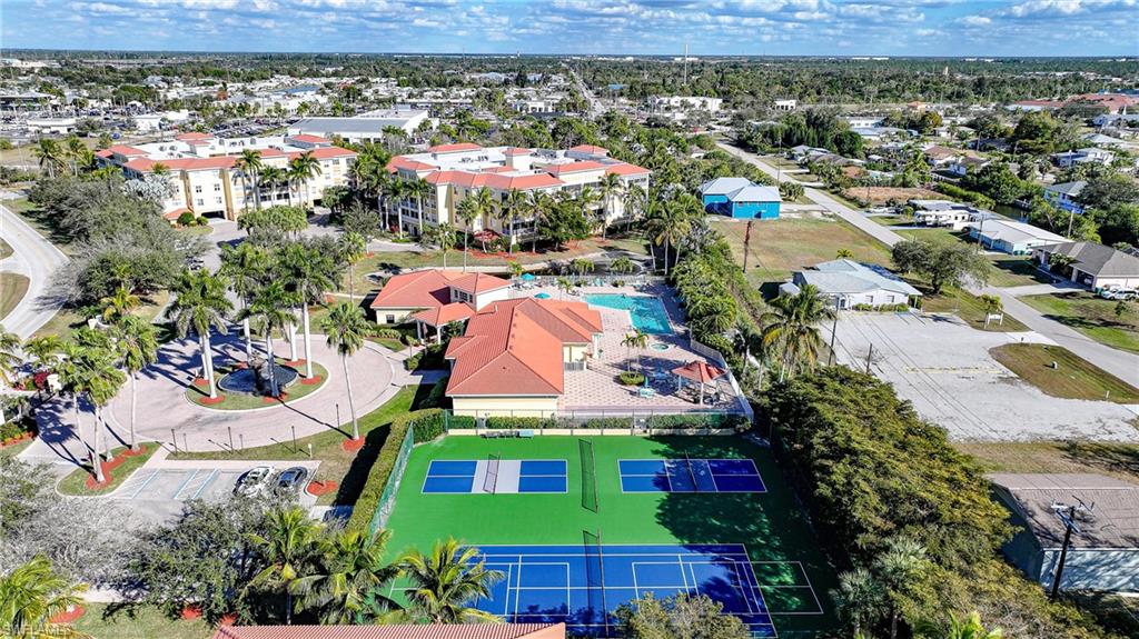 FOUNTAIN COURT - Residential