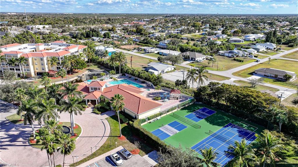 FOUNTAIN COURT - Residential