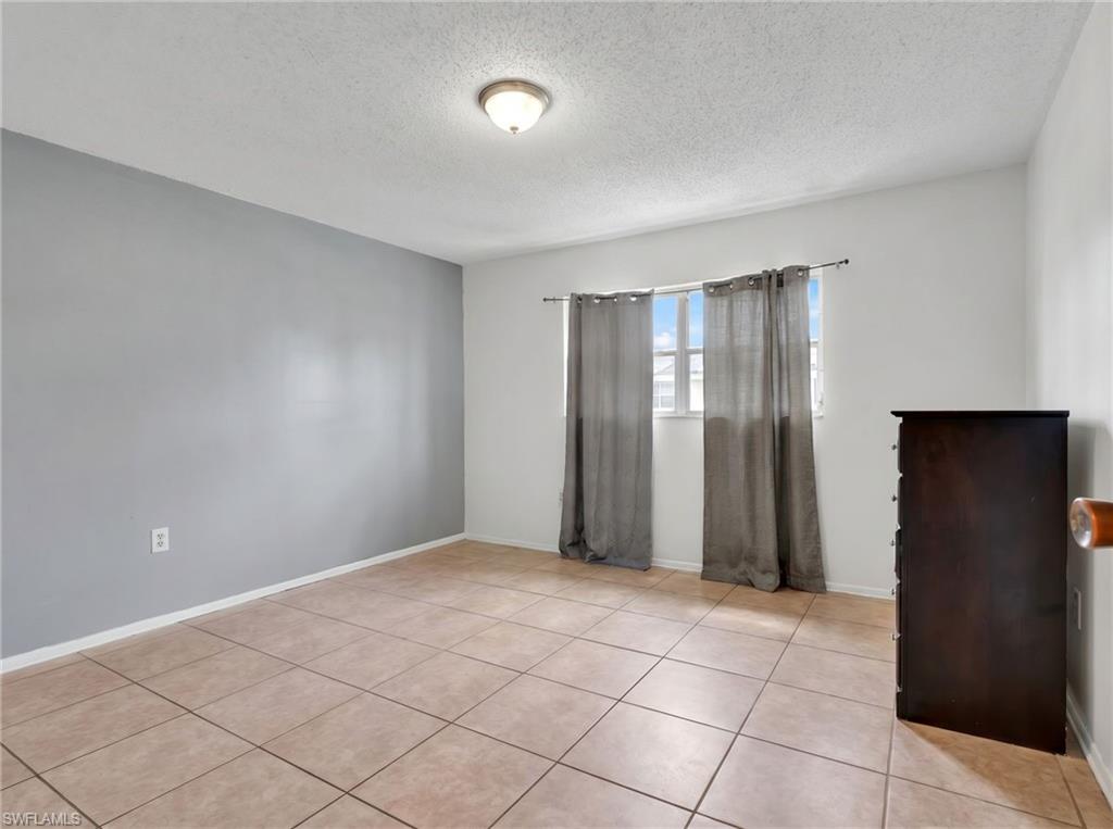 WINDSOR WEST - Residential