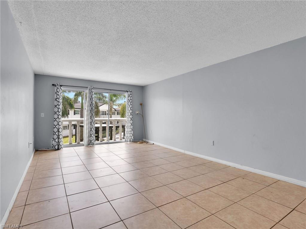 WINDSOR WEST - Residential