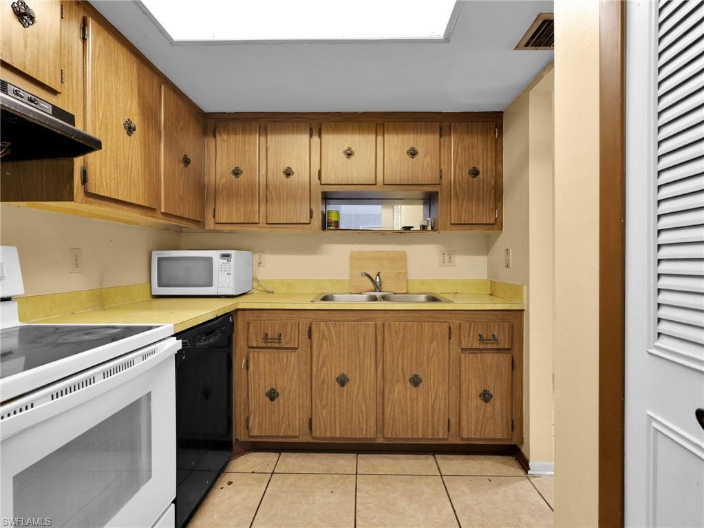 WINDSOR WEST - Residential