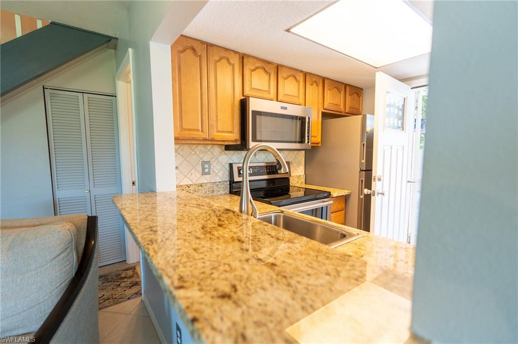 3271 Maple Leaf CIR 3