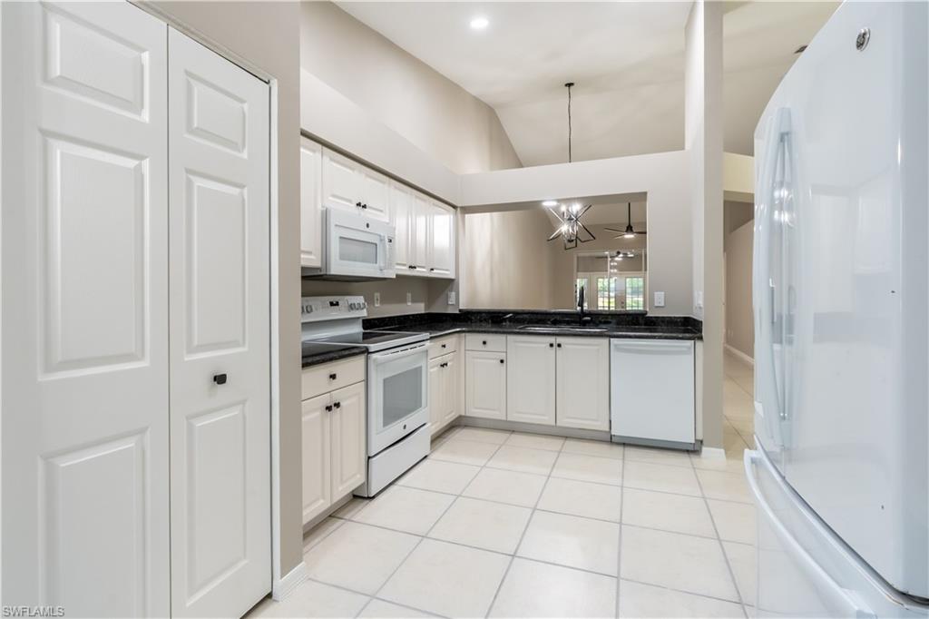 ROYAL VILLAS - Residential Lease