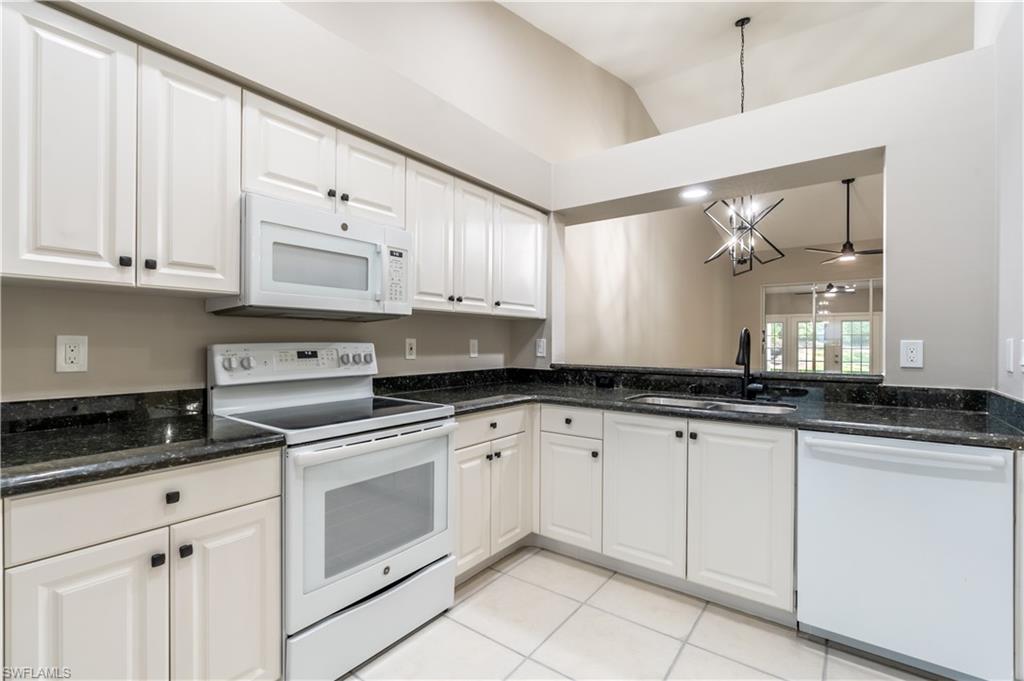 ROYAL VILLAS - Residential Lease