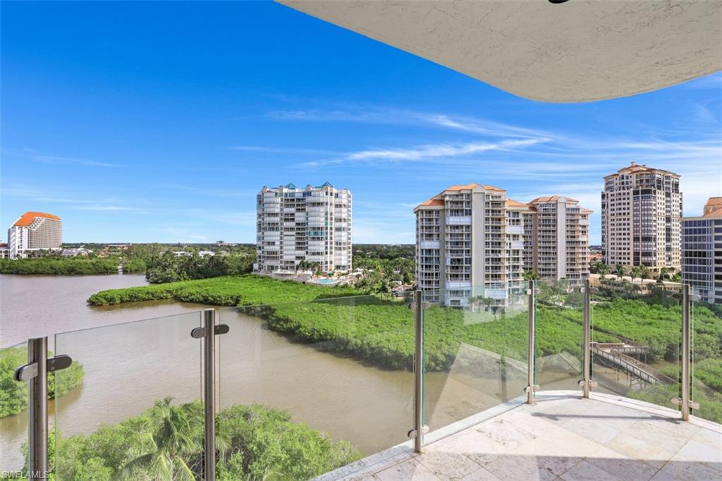 SEAPOINT AT NAPLES CAY - Residential