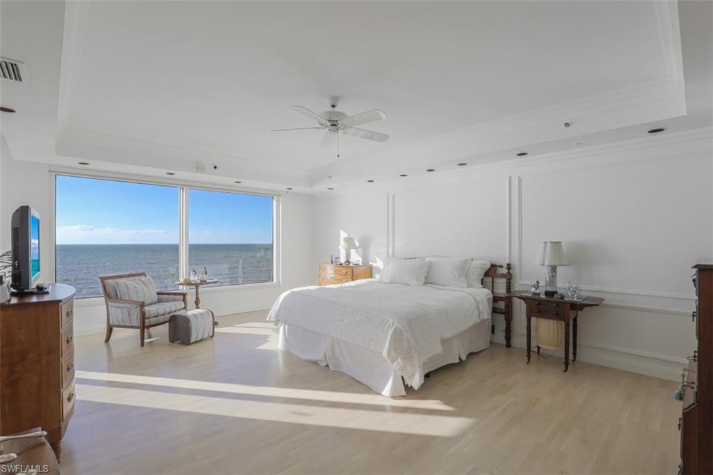 SEAPOINT AT NAPLES CAY - Residential