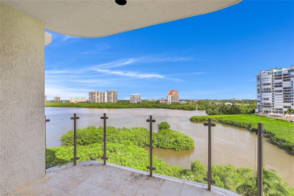 SEAPOINT AT NAPLES CAY - Residential