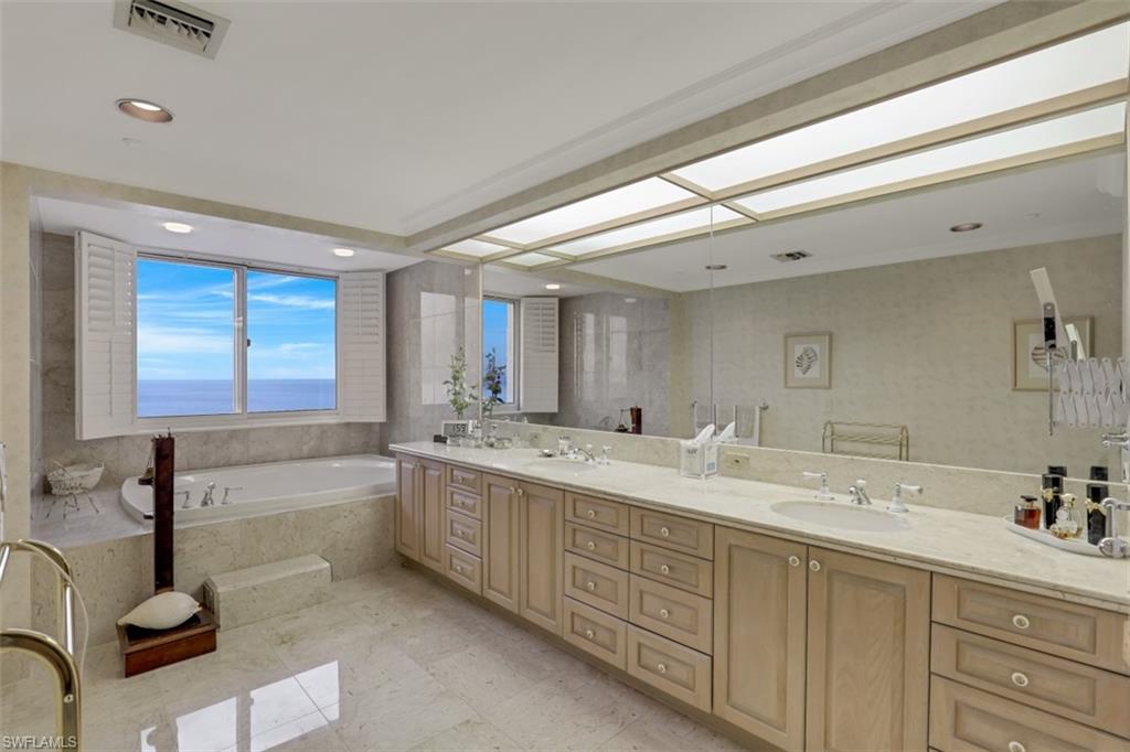 SEAPOINT AT NAPLES CAY - Residential