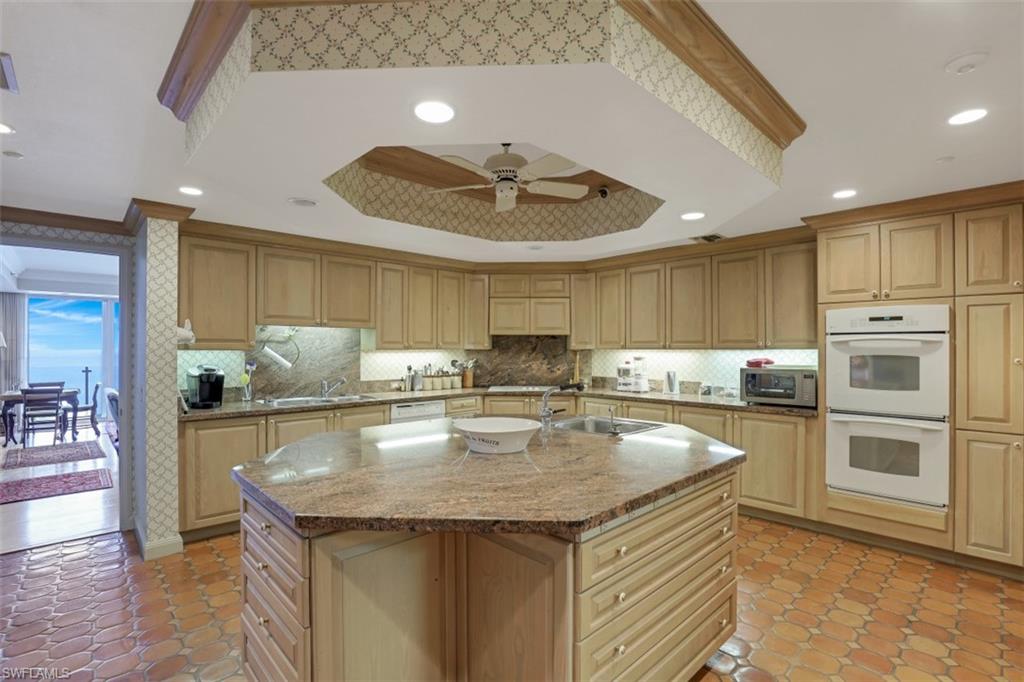 SEAPOINT AT NAPLES CAY - Residential