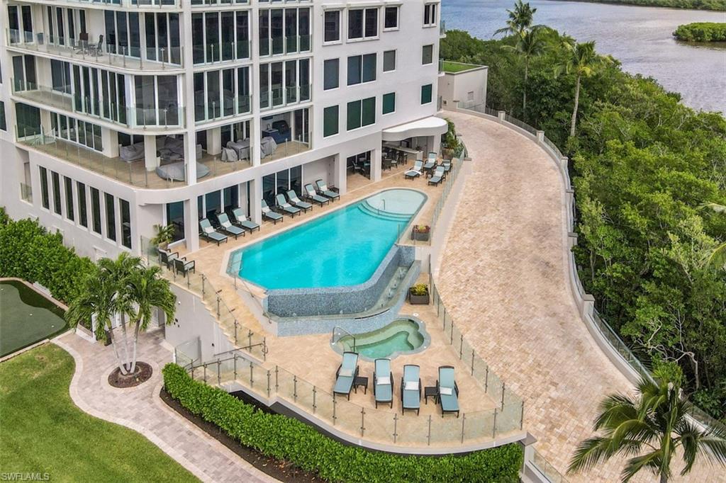 SEAPOINT AT NAPLES CAY - Residential