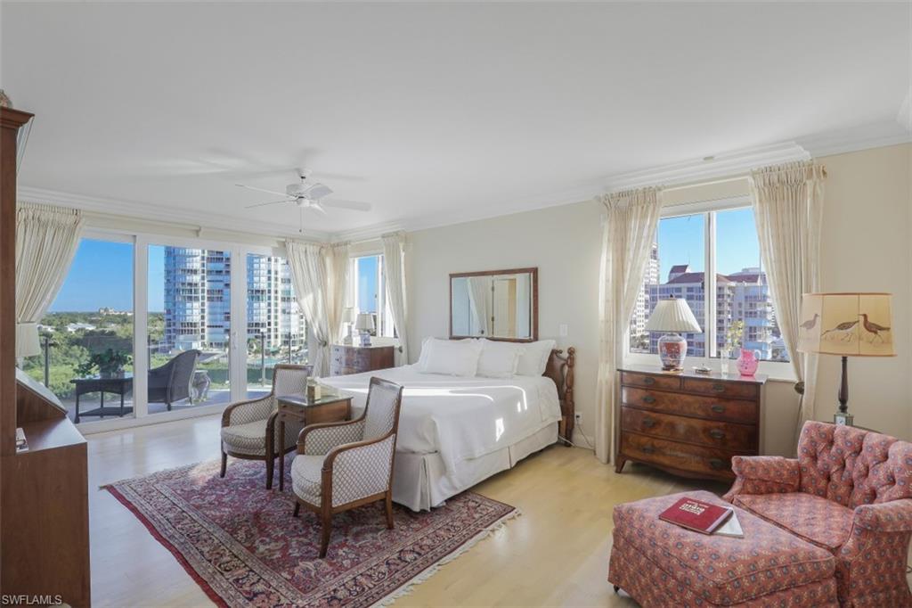 SEAPOINT AT NAPLES CAY - Residential