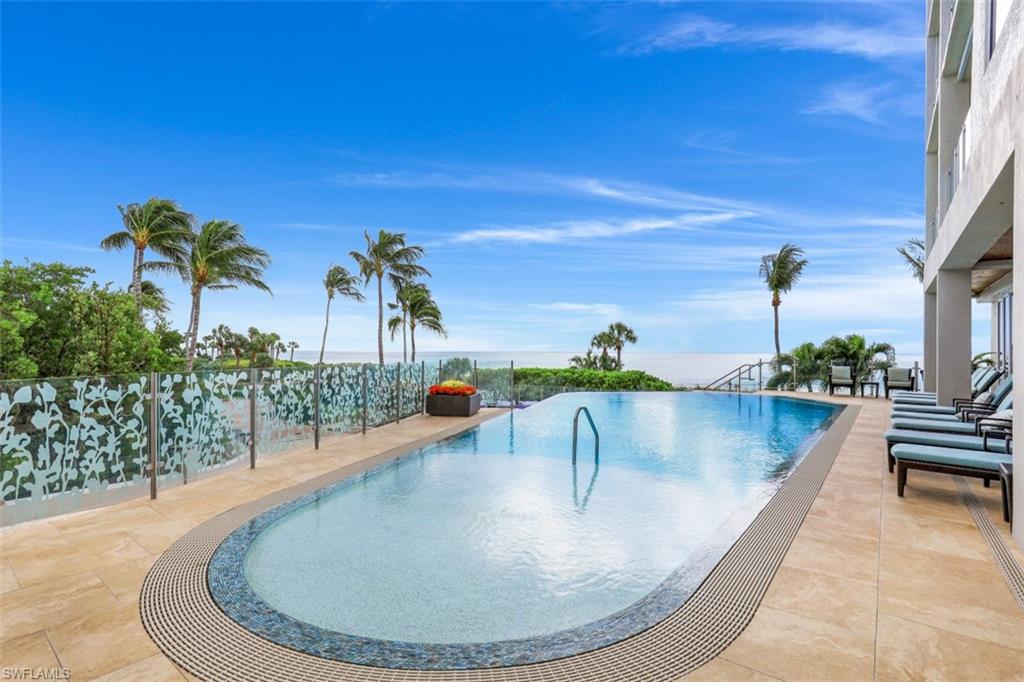 SEAPOINT AT NAPLES CAY - Residential