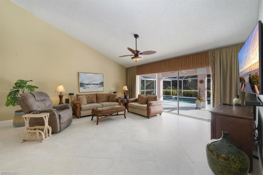 ROYAL WOOD - Residential